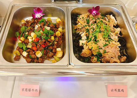 京葱爆牛肉 / 云耳蒸鸡